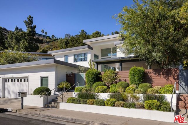2536 Pesquera Drive, Los Angeles, CA 90049