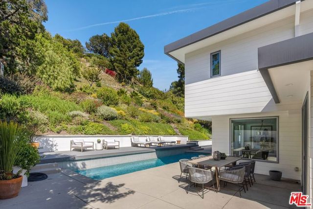 2536 Pesquera Drive, Los Angeles, CA 90049