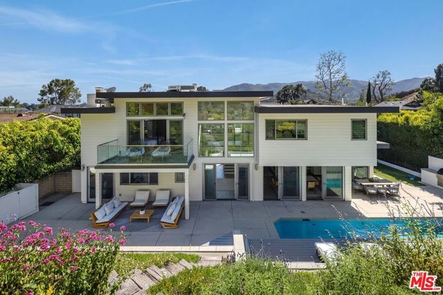 2536 Pesquera Drive, Los Angeles, CA 90049