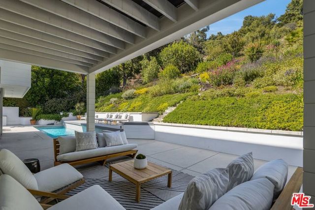 2536 Pesquera Drive, Los Angeles, CA 90049