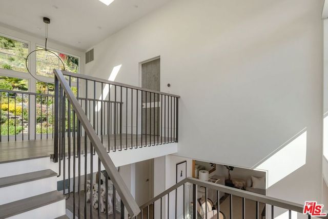2536 Pesquera Drive, Los Angeles, CA 90049