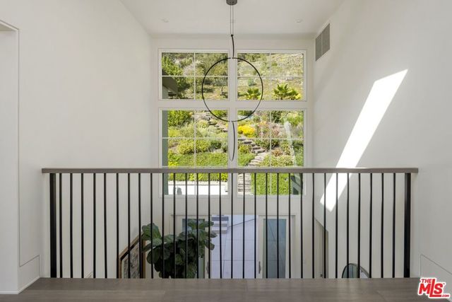 2536 Pesquera Drive, Los Angeles, CA 90049