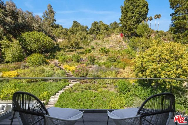 2536 Pesquera Drive, Los Angeles, CA 90049