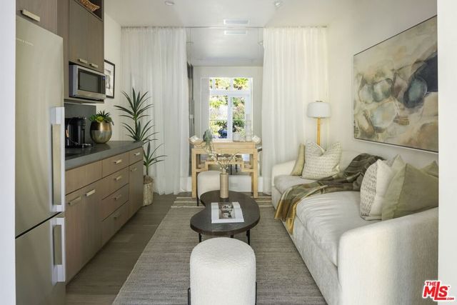 2536 Pesquera Drive, Los Angeles, CA 90049