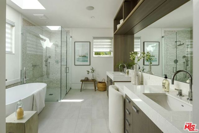 2536 Pesquera Drive, Los Angeles, CA 90049