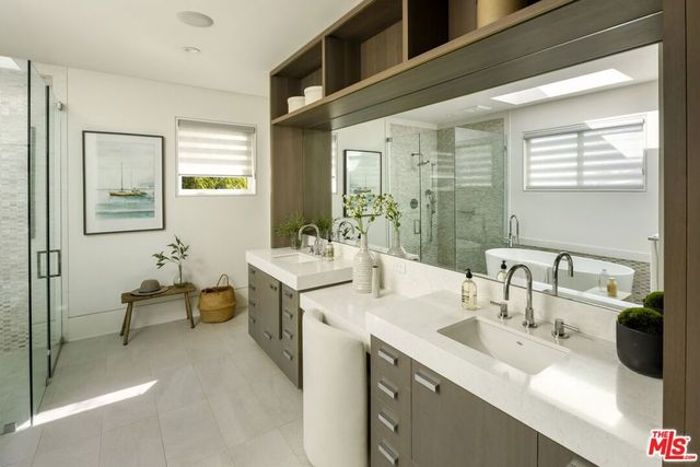 2536 Pesquera Drive, Los Angeles, CA 90049