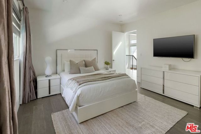 2536 Pesquera Drive, Los Angeles, CA 90049