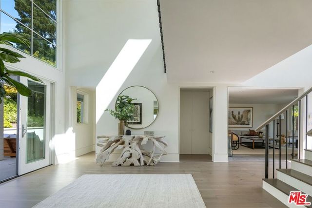 2536 Pesquera Drive, Los Angeles, CA 90049