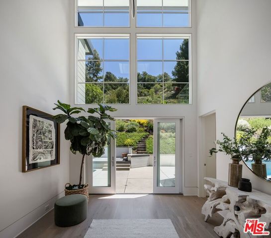 2536 Pesquera Drive, Los Angeles, CA 90049