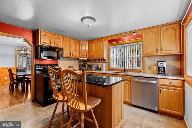 2279 MANOR RD, York, PA 17408