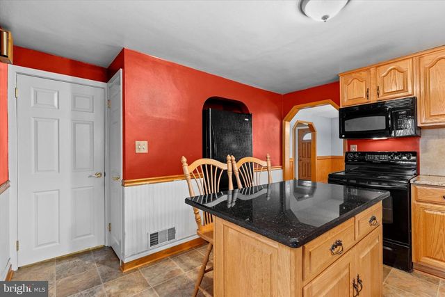 2279 MANOR RD, York, PA 17408