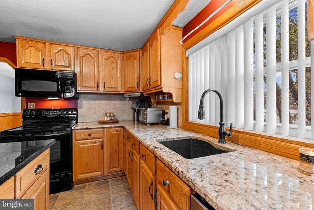 2279 MANOR RD, York, PA 17408