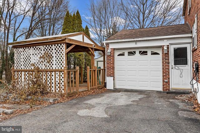 2279 MANOR RD, York, PA 17408