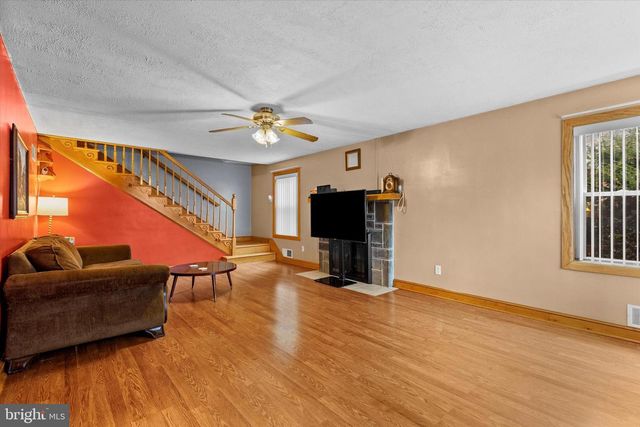 2279 MANOR RD, York, PA 17408