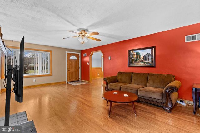 2279 MANOR RD, York, PA 17408