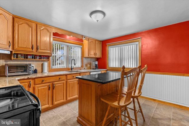 2279 MANOR RD, York, PA 17408