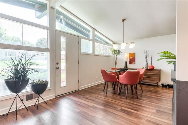 2204 W 71 Terrace, Prairie Village, KS 66208