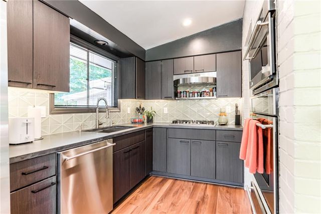 2204 W 71 Terrace, Prairie Village, KS 66208