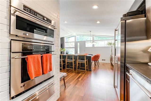 2204 W 71 Terrace, Prairie Village, KS 66208