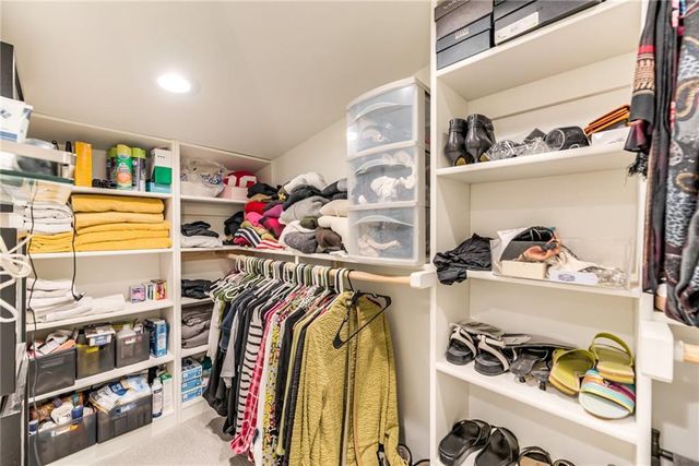 2204 W 71 Terrace, Prairie Village, KS 66208