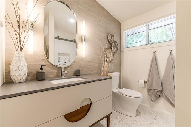 2204 W 71 Terrace, Prairie Village, KS 66208