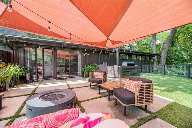 2204 W 71 Terrace, Prairie Village, KS 66208