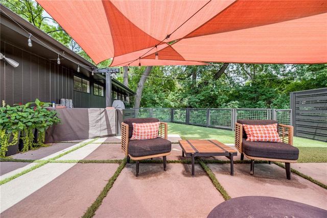 2204 W 71 Terrace, Prairie Village, KS 66208