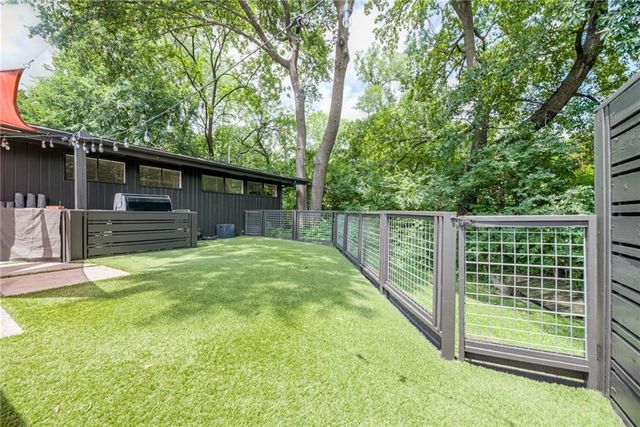 2204 W 71 Terrace, Prairie Village, KS 66208