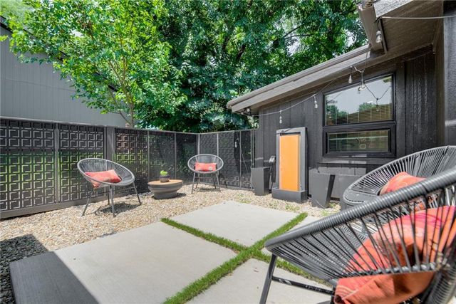 2204 W 71 Terrace, Prairie Village, KS 66208