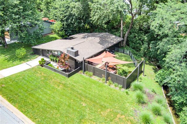 2204 W 71 Terrace, Prairie Village, KS 66208