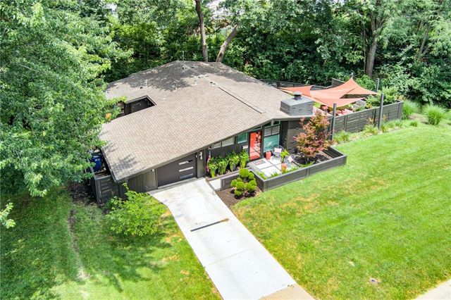 2204 W 71 Terrace, Prairie Village, KS 66208