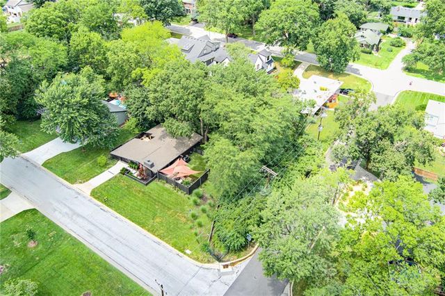 2204 W 71 Terrace, Prairie Village, KS 66208