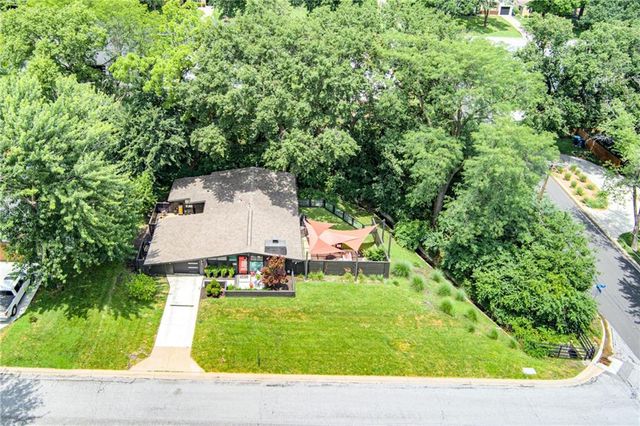 2204 W 71 Terrace, Prairie Village, KS 66208