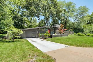 2204 W 71 Terrace, Prairie Village, KS 66208