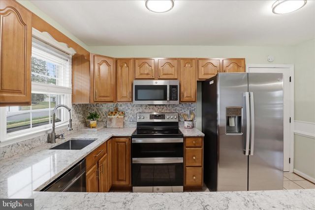 1337 SHALLOW FORD RD, Herndon, VA 20170