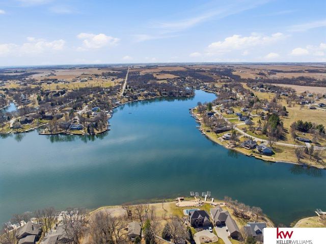1138 Beaver Lake Boulevard, Plattsmouth, NE 68048