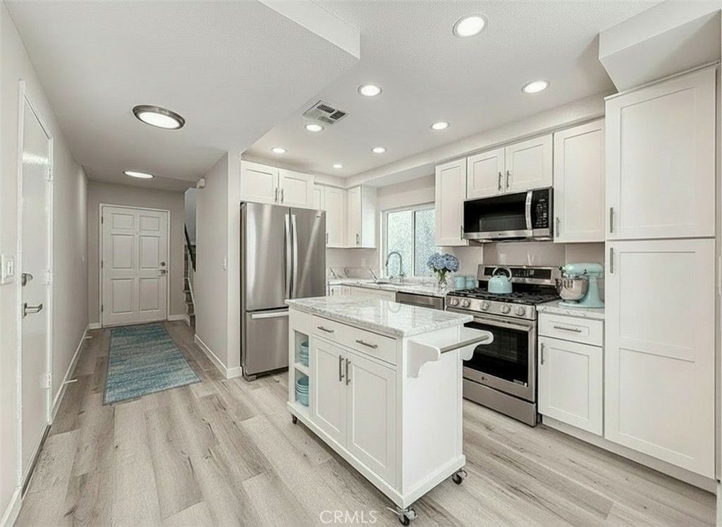 Image 17 of property listing at 12392 Carl Street, Pacoima, CA 91331