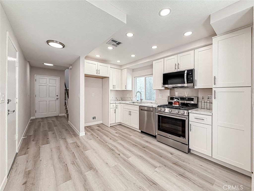 Image 18 of property listing at 12392 Carl Street, Pacoima, CA 91331