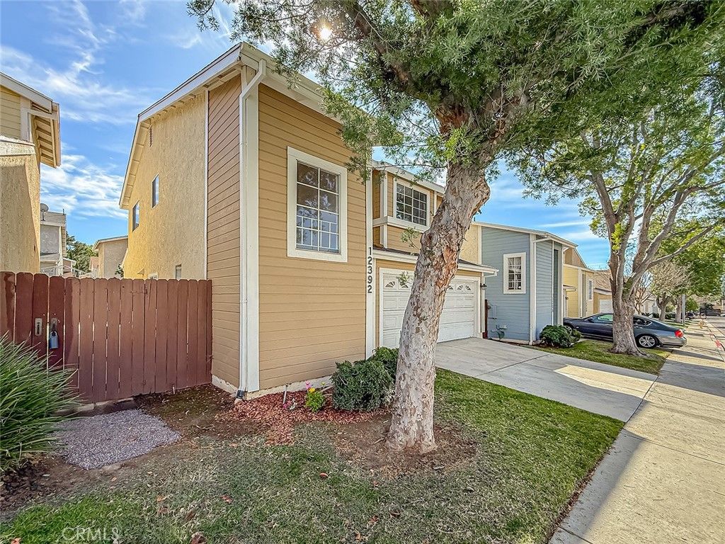 Image 3 of property listing at 12392 Carl Street, Pacoima, CA 91331