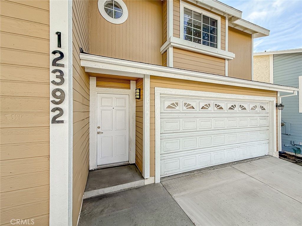 Image 4 of property listing at 12392 Carl Street, Pacoima, CA 91331