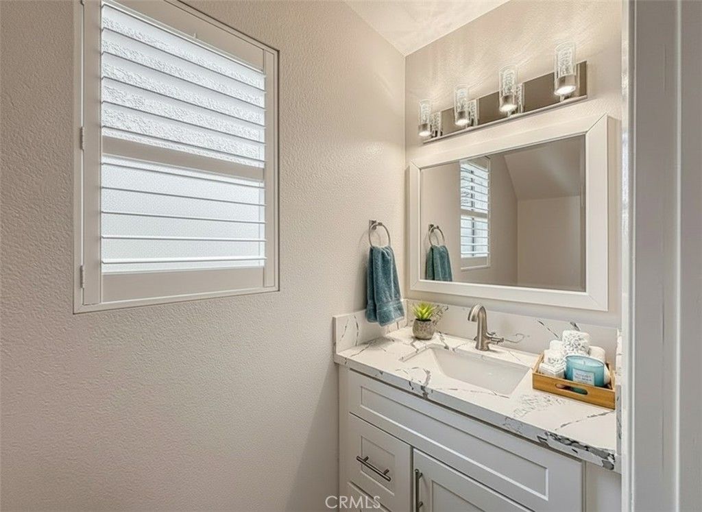 Image 7 of property listing at 12392 Carl Street, Pacoima, CA 91331