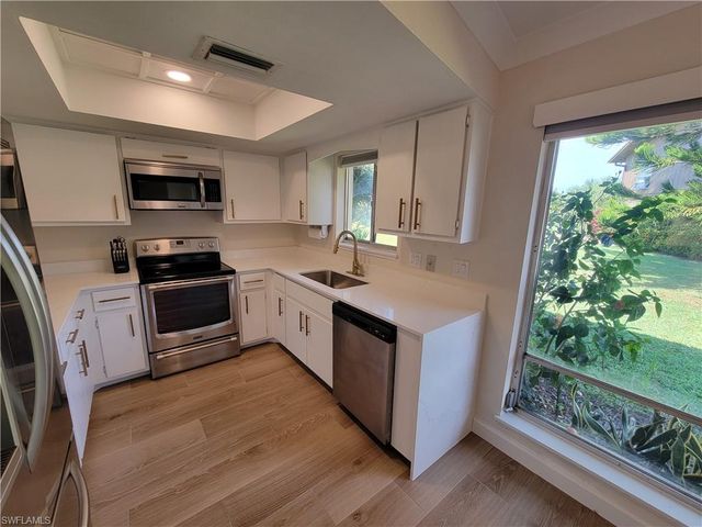 809 Palm View DR 8, Naples, FL 34110
