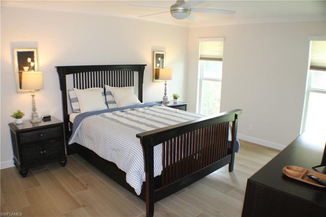 809 Palm View DR 8, Naples, FL 34110