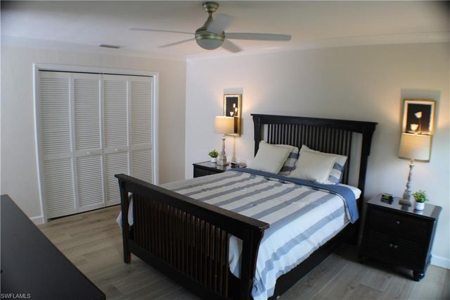 809 Palm View DR 8, Naples, FL 34110
