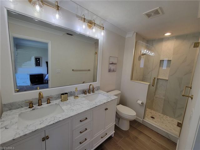 809 Palm View DR 8, Naples, FL 34110