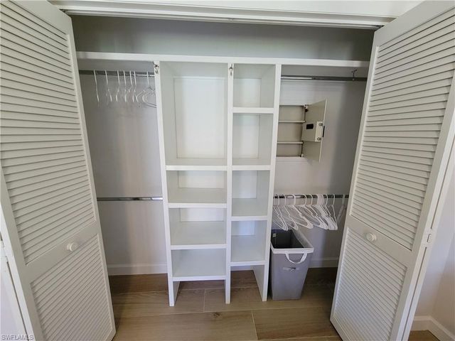 809 Palm View DR 8, Naples, FL 34110