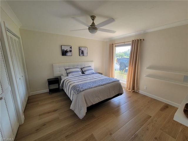 809 Palm View DR 8, Naples, FL 34110