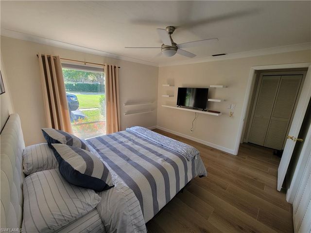 809 Palm View DR 8, Naples, FL 34110