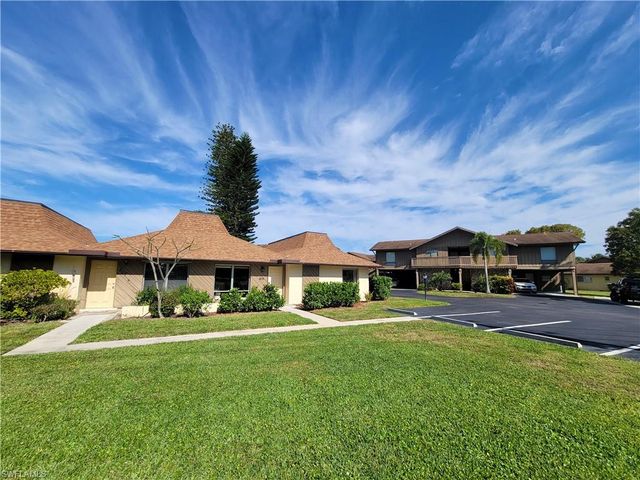 809 Palm View DR 8, Naples, FL 34110