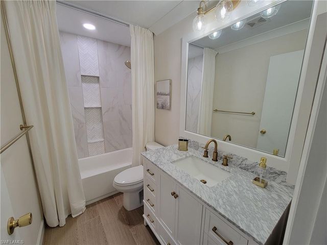 809 Palm View DR 8, Naples, FL 34110